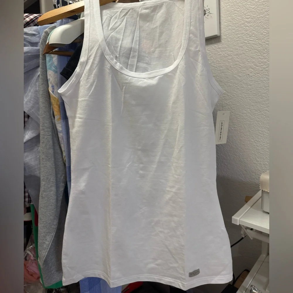 Intimissimi VS of Italy super soft and luxurious white tank top. NWT - Size M - Picture 2 of 8